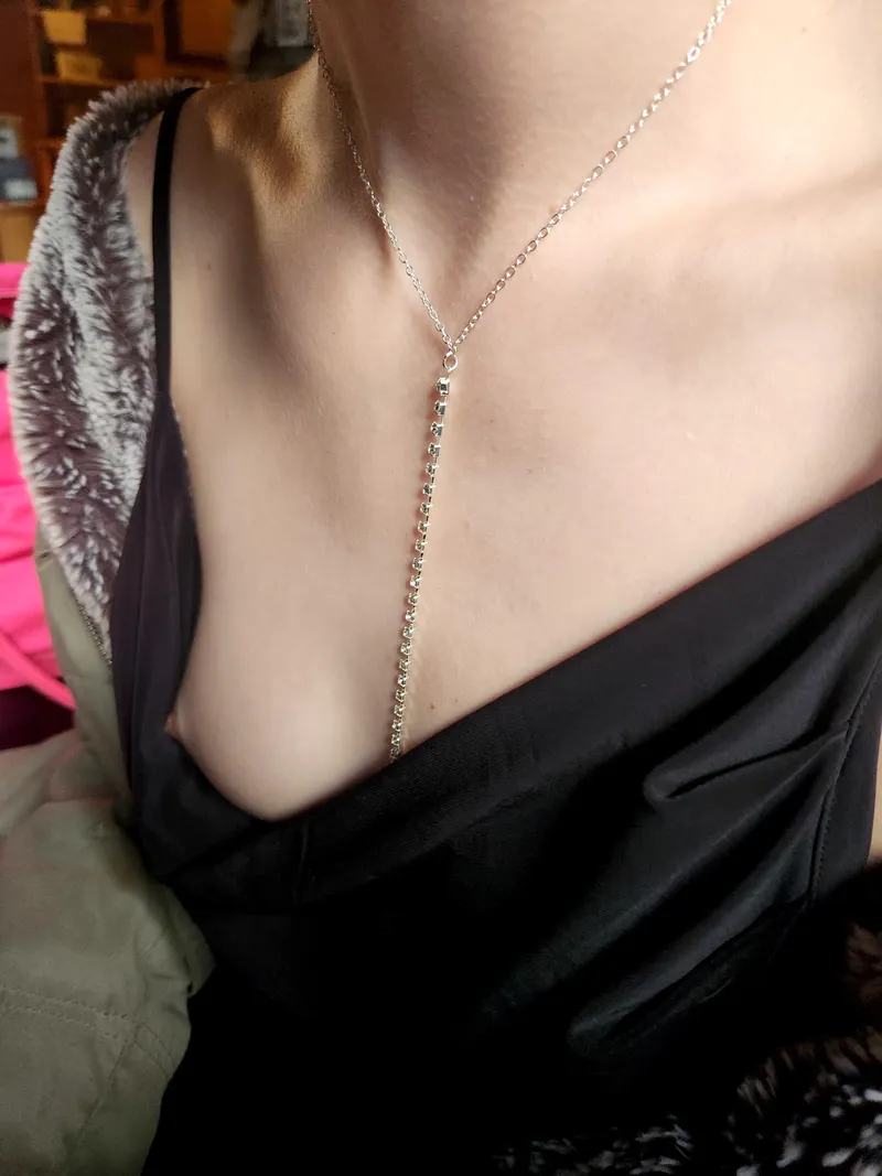 Thumbnail Valkyrie_Dreams_' Stylish On-the-Go Downblouse