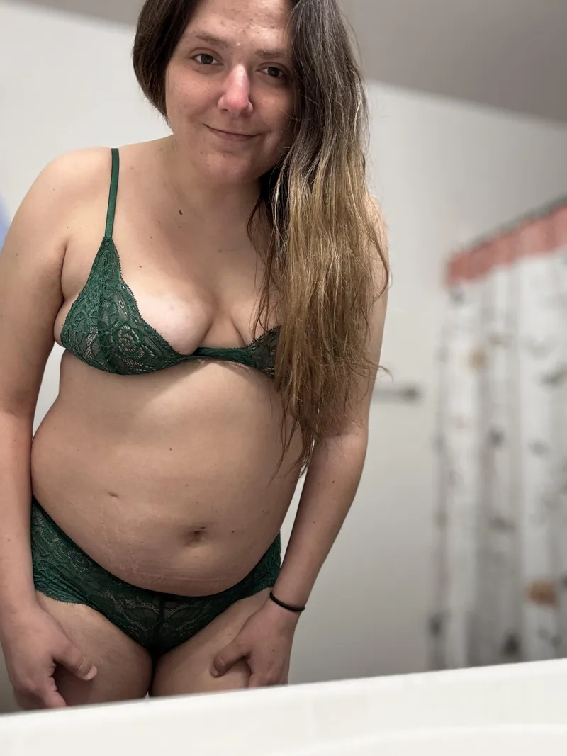 Thumbnail Be Lucky with me Today as Your Emerald Charm | Author: bbygirl19-98 | onlyfanschicks