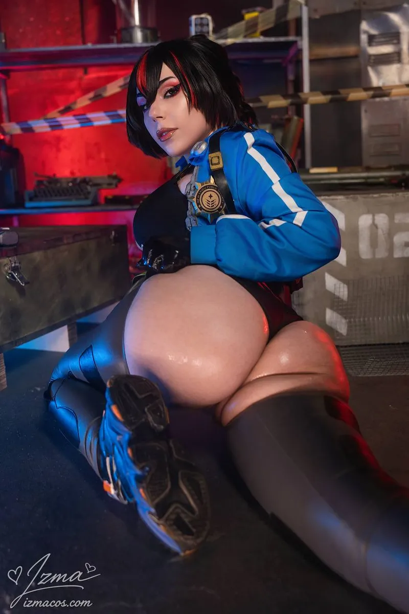 Thumbnail Delve into Zhu Yuan's Charms by Izma on cosplaybutts