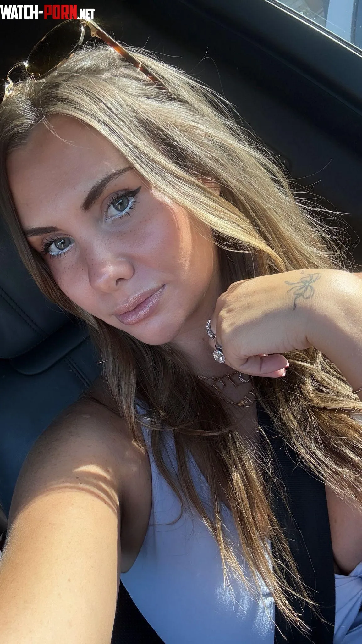 Today's my birthday :) by HoneyBee230xx