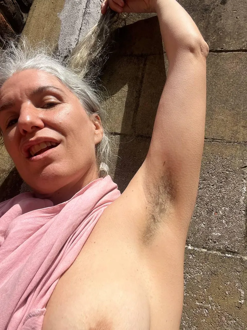 Thumbnail Silvergray2: Natural MILF with Lovely Hairy Armpits