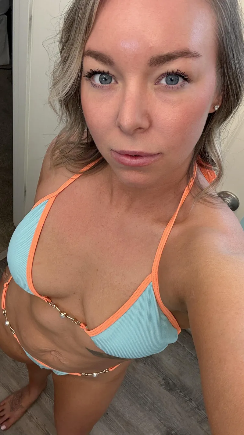 Thumbnail Accessible Bikini Fun: Nouvellexo's Milfie Adventures