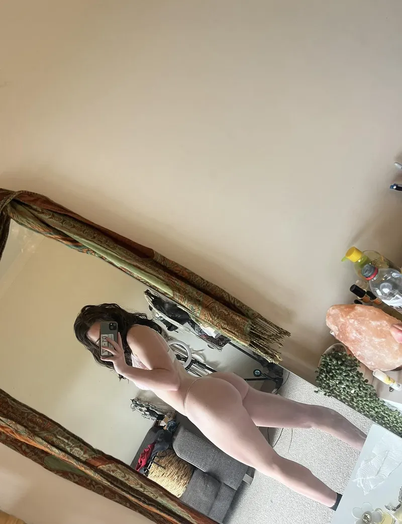 Thumbnail Natural Aussie Beauty: user0467's Charming Exploration