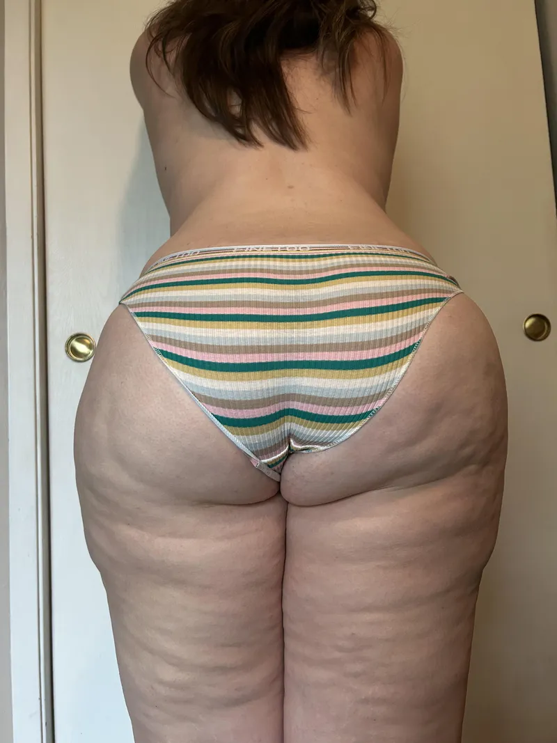 Thumbnail daddysgoodgirl14 Wishes a Happy Tuesday to BBW Admirers
