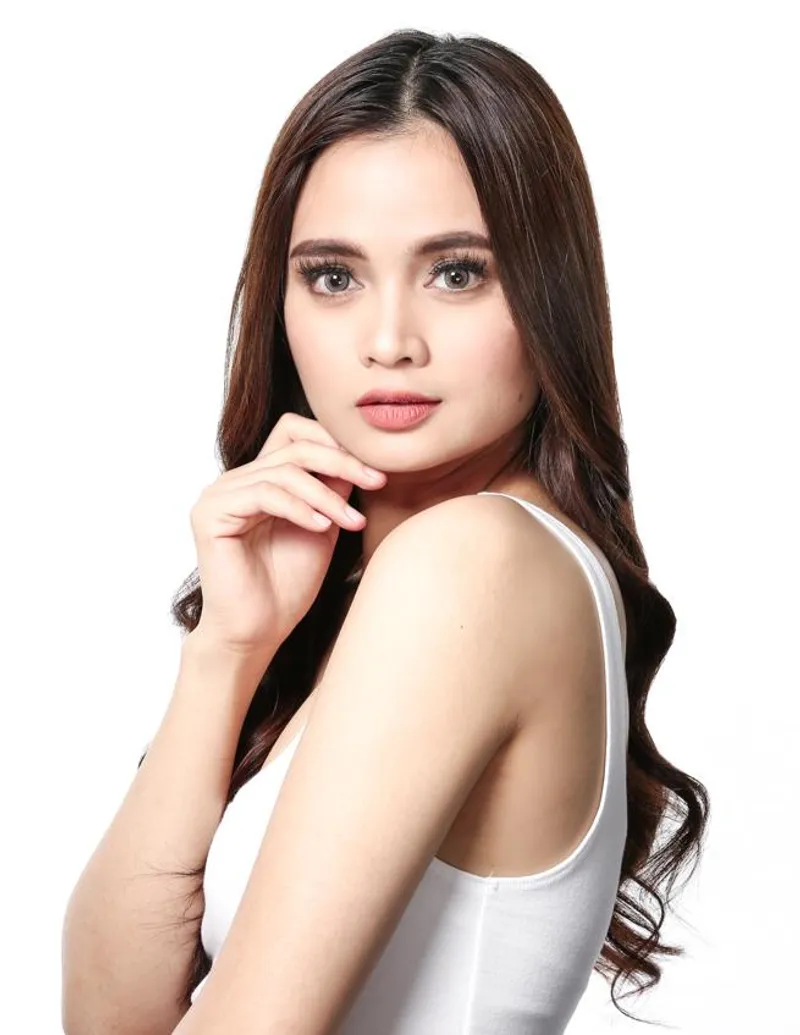 Thumbnail Rhen Escano: Radiating Beauty by Hallow33n78