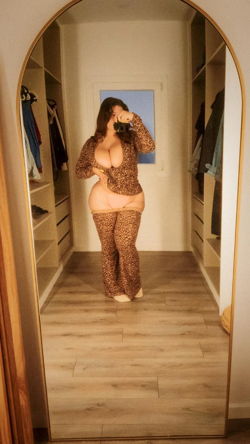 Thumbnail A Humble Mirror Selfie: Intrigue by StyxHips