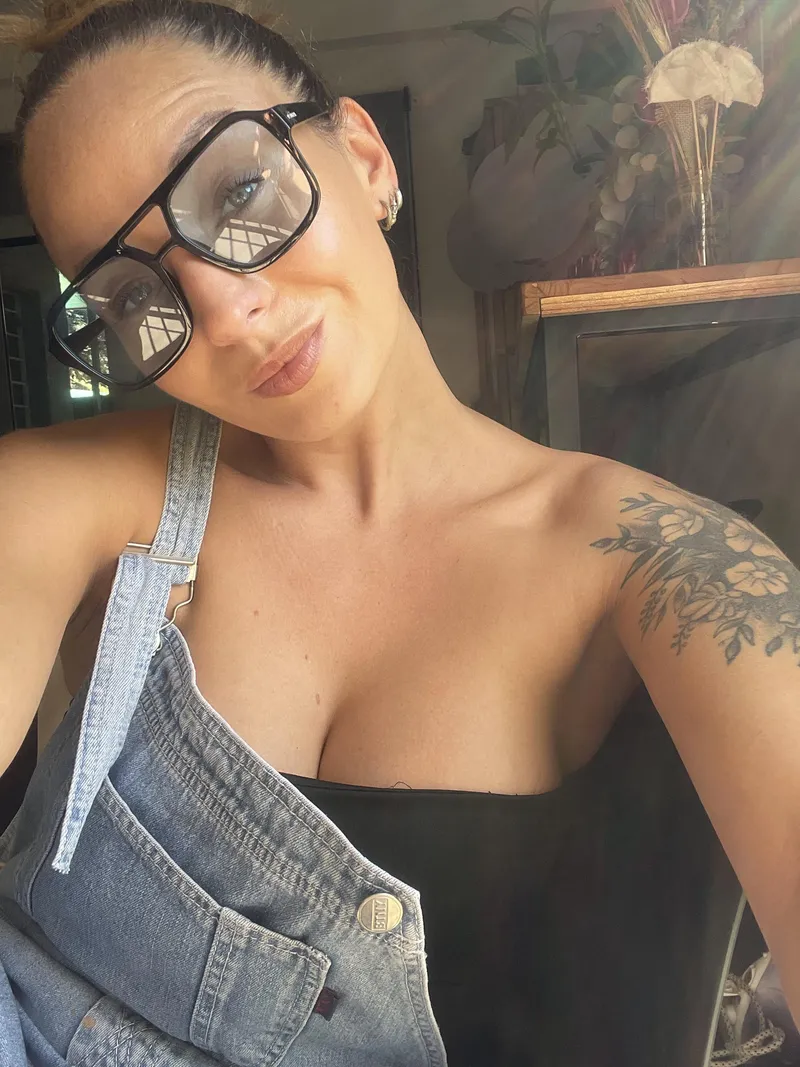 Thumbnail Ultimate Comfort: Candycruz_of Delves Into croptopgirls Fashion