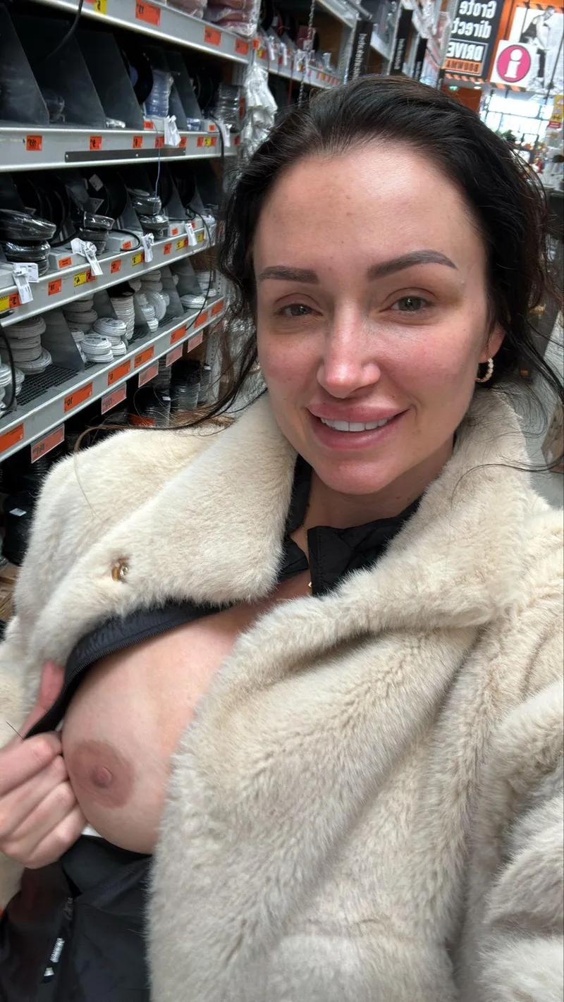 Thumbnail Author DaBoiHom3456 Shares F32 Nude Store Selfie