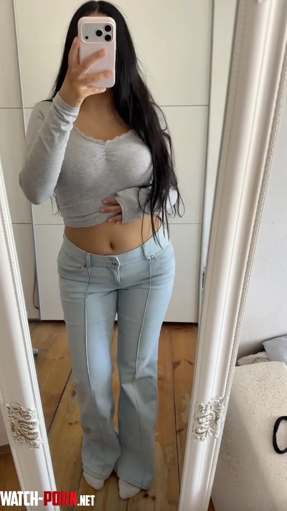 Älskar min outfit... men skönare utan kläder 🥰 Visar helt naket till 20 som ratear min outfit ⬆️👀 by gosigatosen