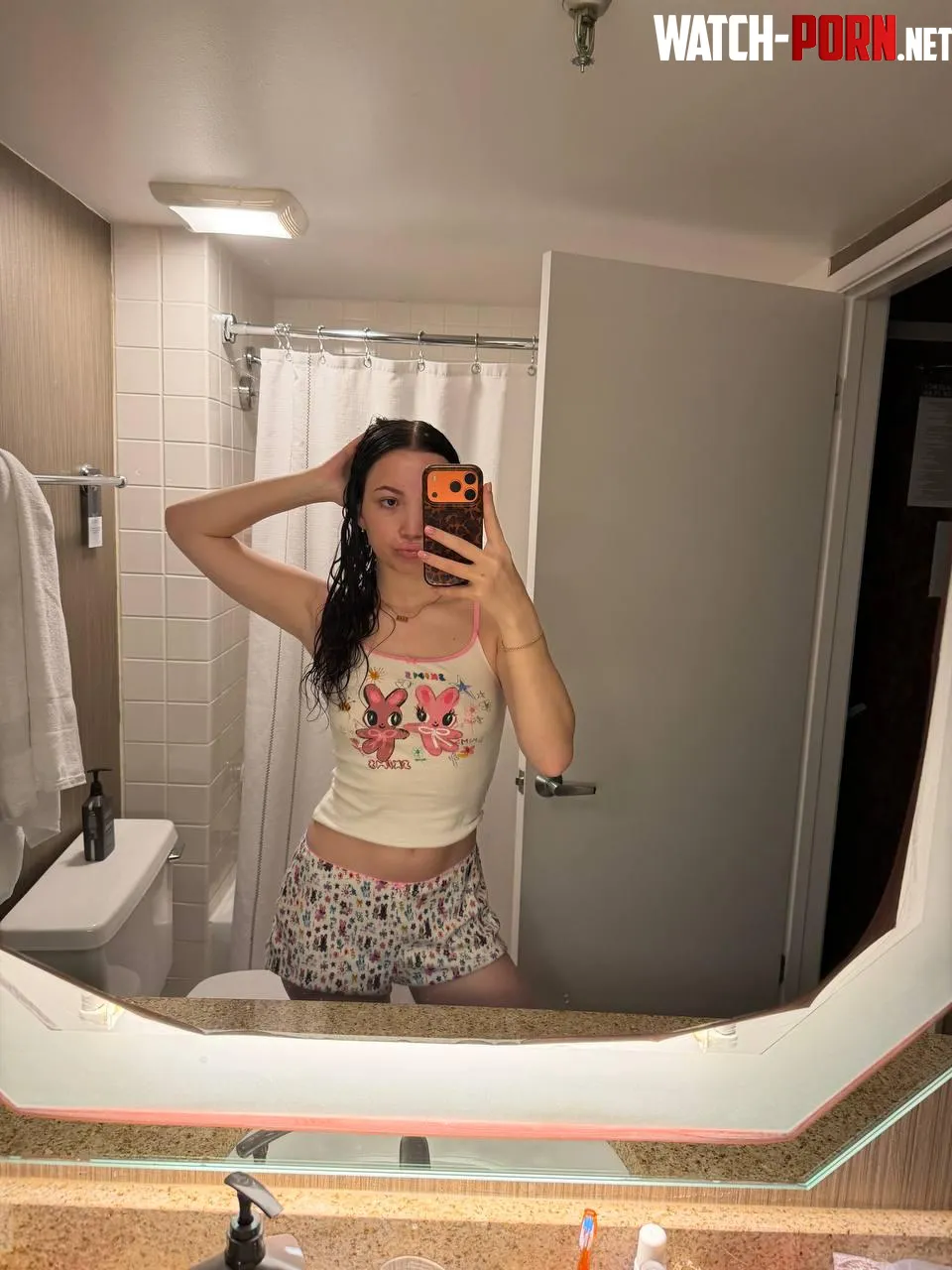 cropped but a little savage by cleojadeonly