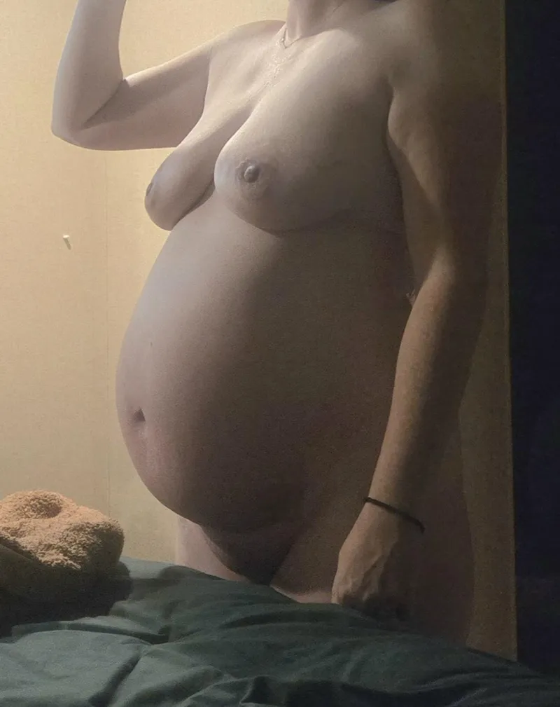 Thumbnail LindseyPreg's Growing Belly Dilemma| PreggoPorn