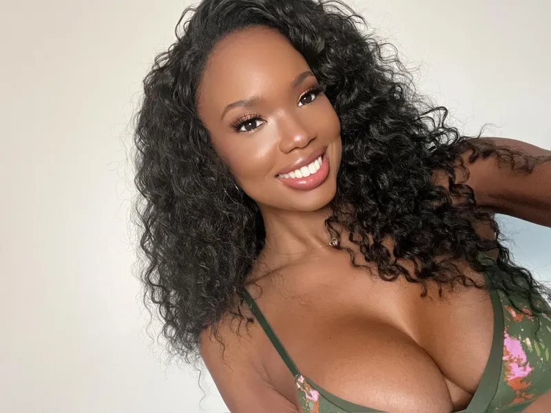 Thumbnail Braless Beauty: Unable_Answer_8031 Celebrates HotGirls with Style