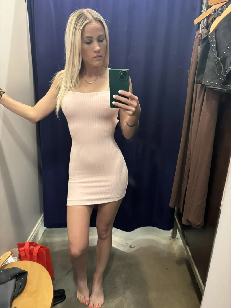 Thumbnail DaniNyxx's Sub Debut: Celebrating Tight Dresses