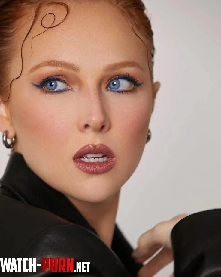 Molly C Quinn by Hallow33n78