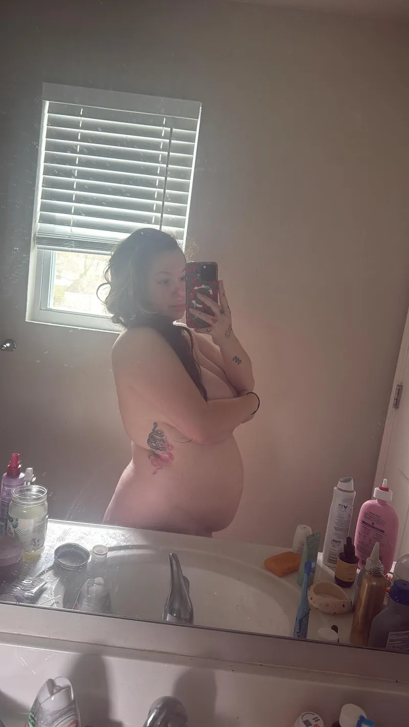 Thumbnail Ghosty_Graves' 24-Week Preggo Update in the PregnantPetite World