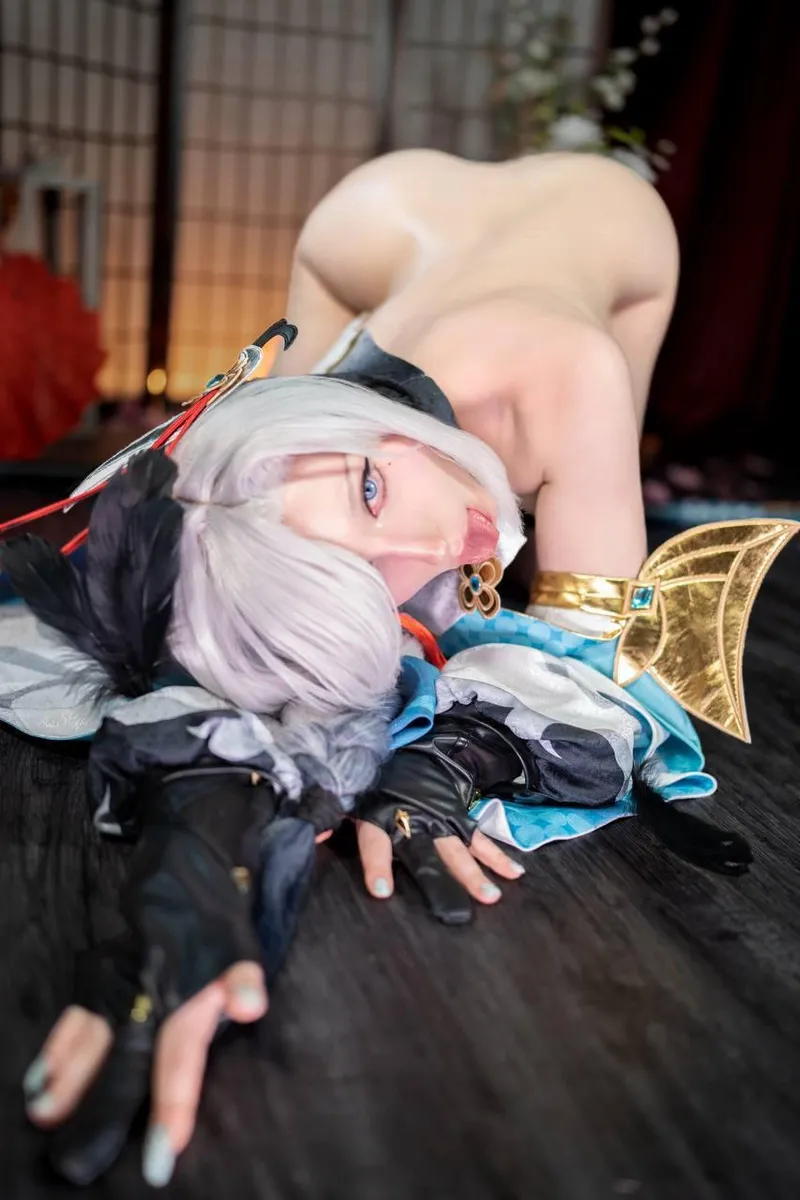 Thumbnail Shenhe from Genshin Impact: Hioshicos' Spectacular Cosplay