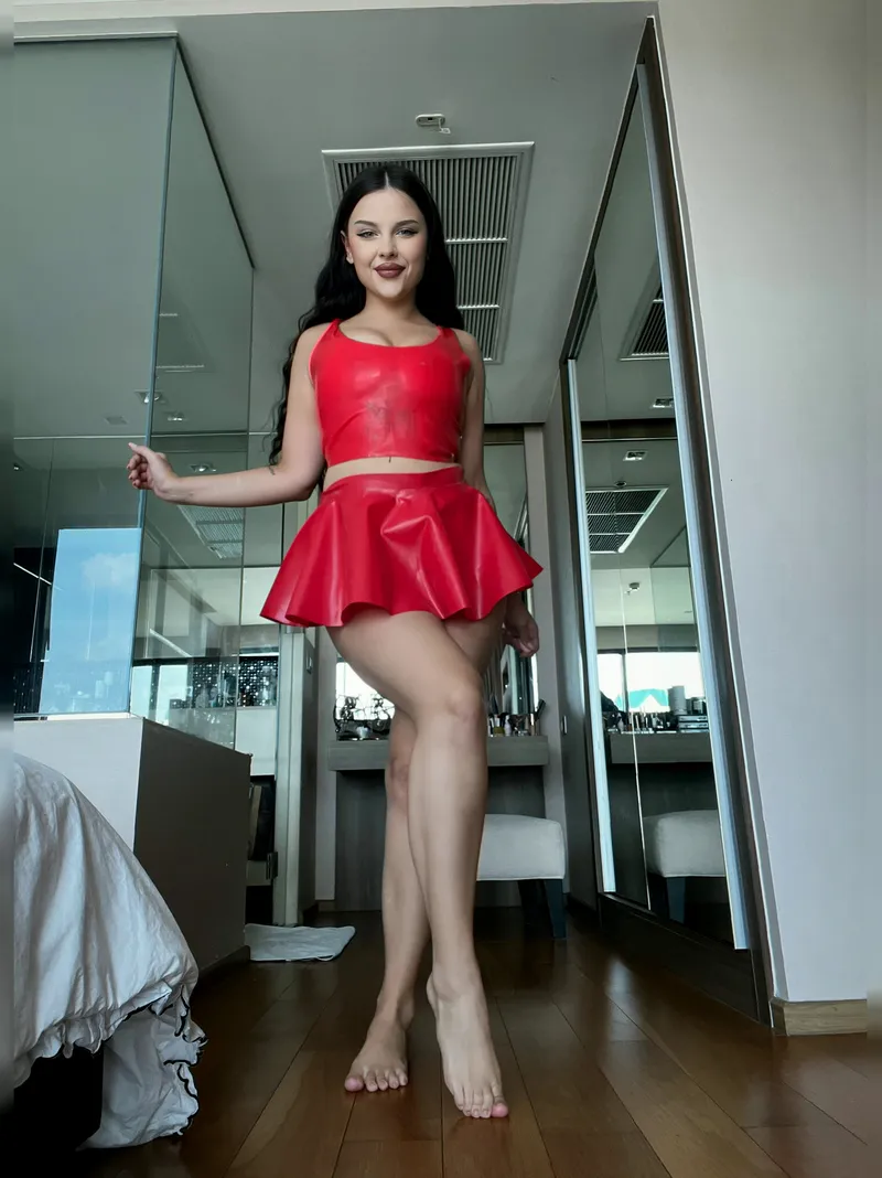 Thumbnail CatherineInCommand: Red Leather - Does It Make You Nervous?