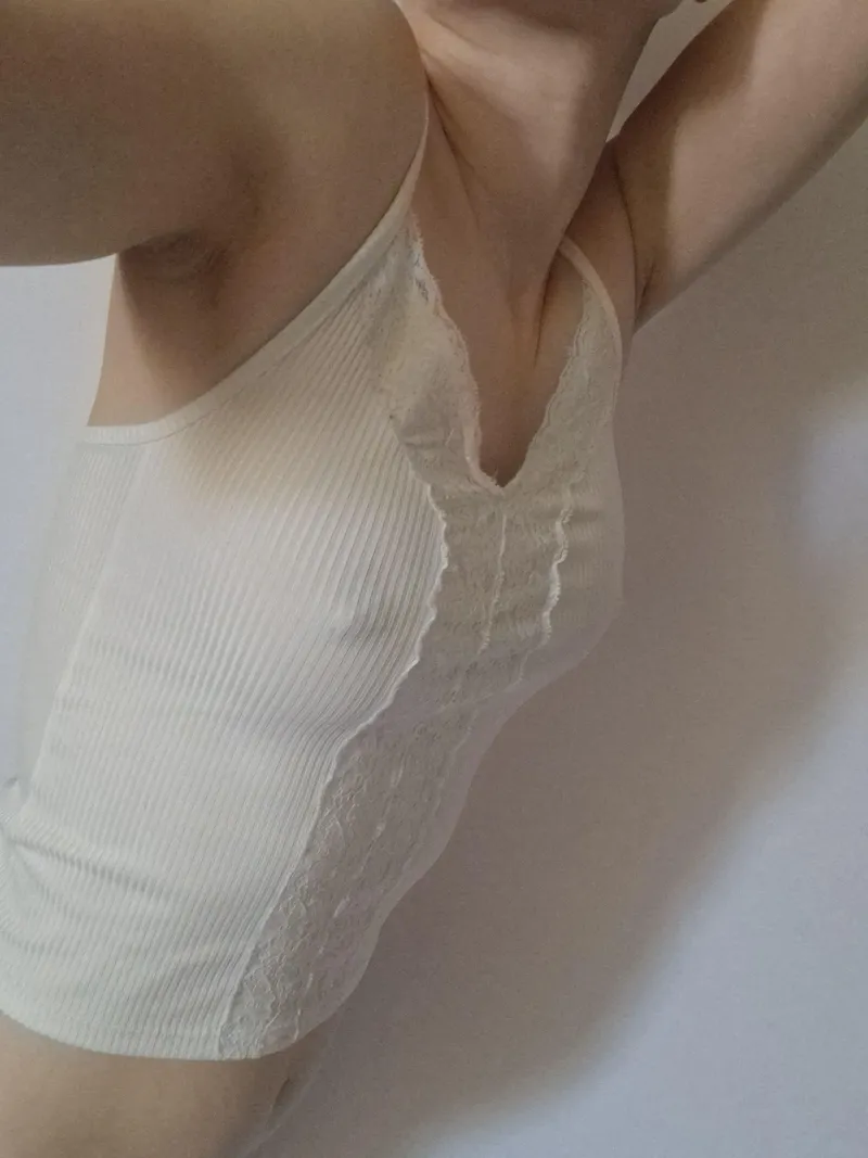 Thumbnail Empowering Freedom: The Joy of Being Braless | klaararo