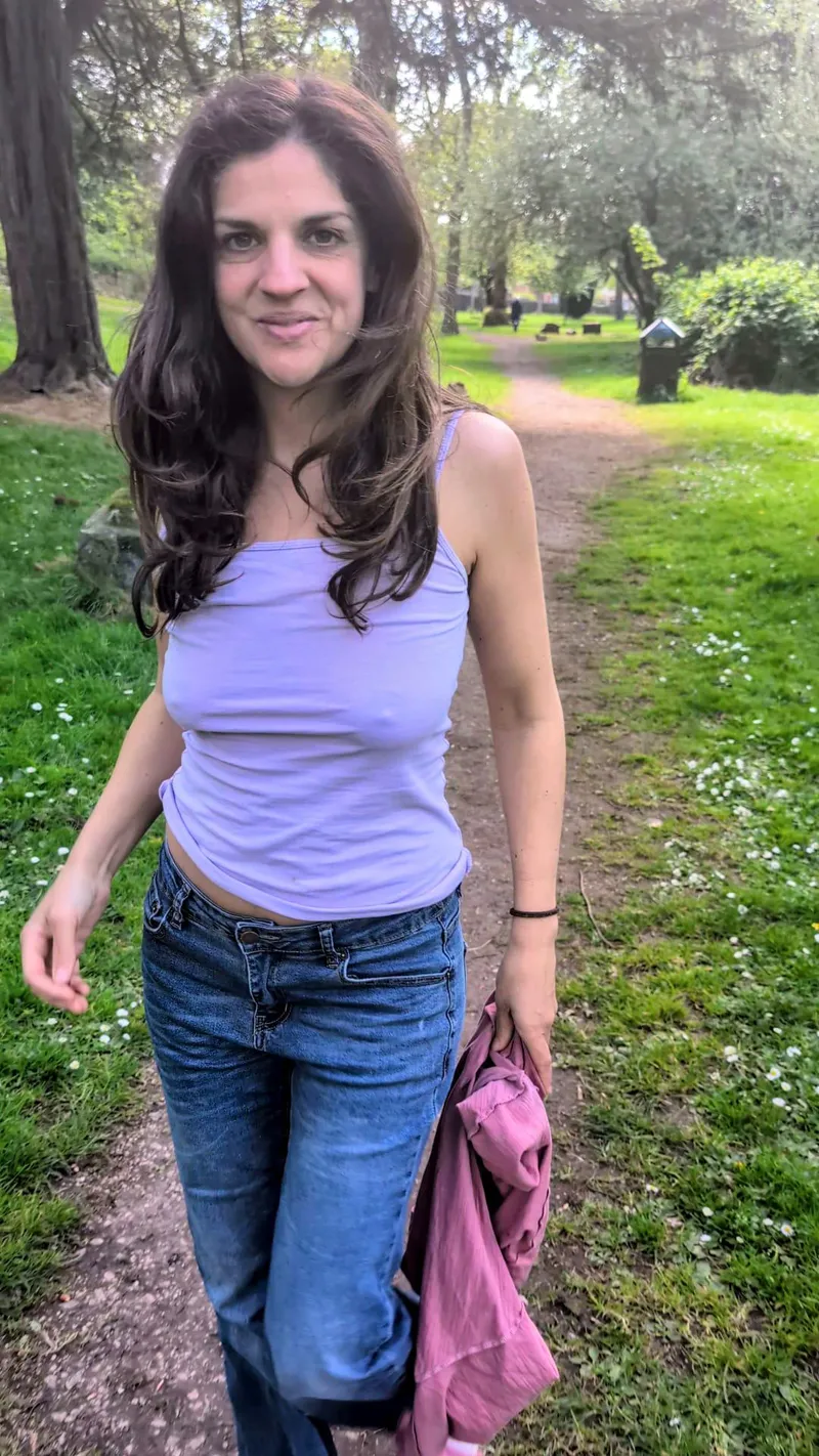 Thumbnail Tulabambula's Daring Display: Embracing Braless Beauty