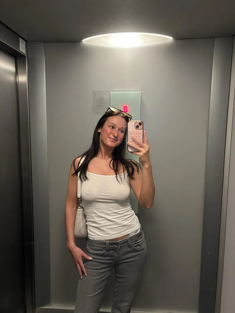 Thumbnail TheEmilyXrose's Joyful Encounter with Neighbors - Braless Delights