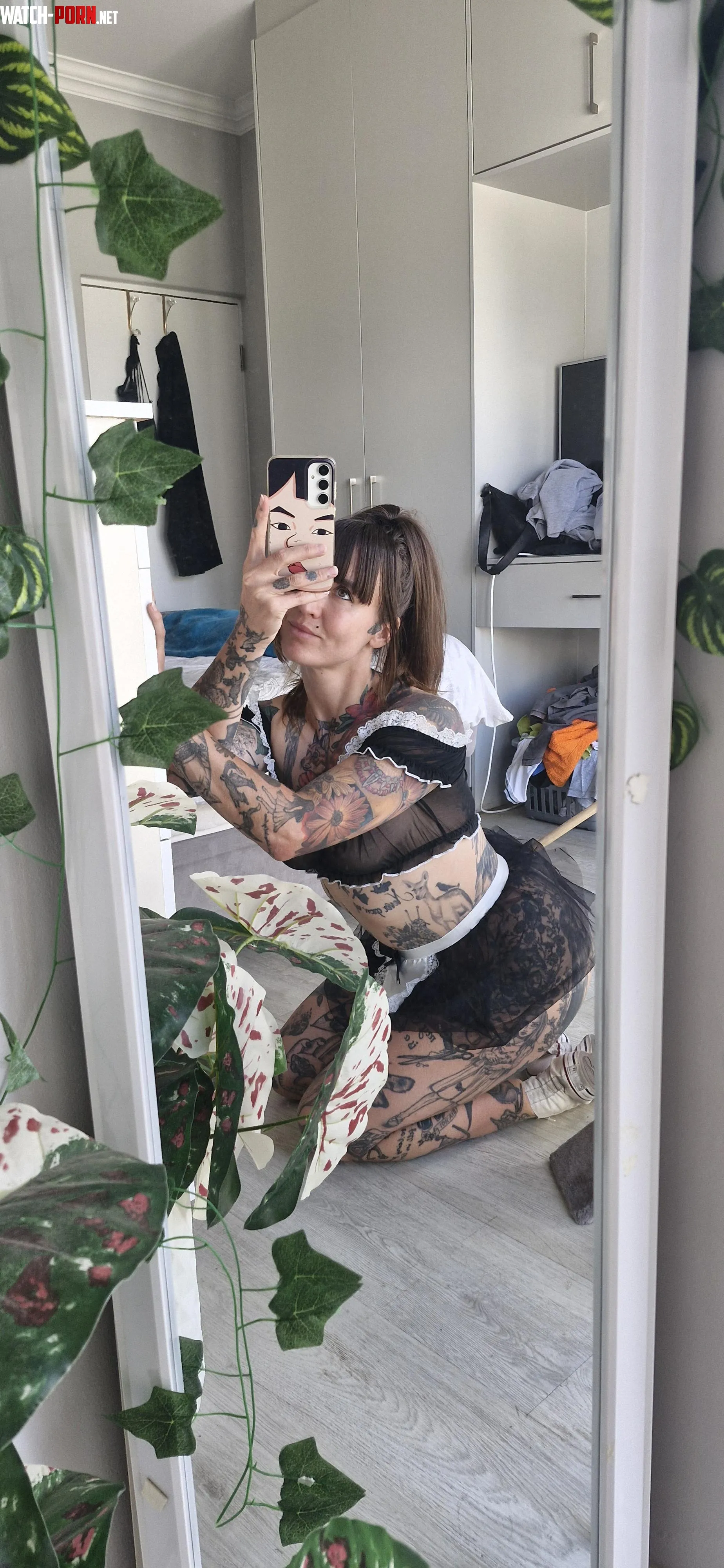 High pony tail when cleaning by clandestine_callie