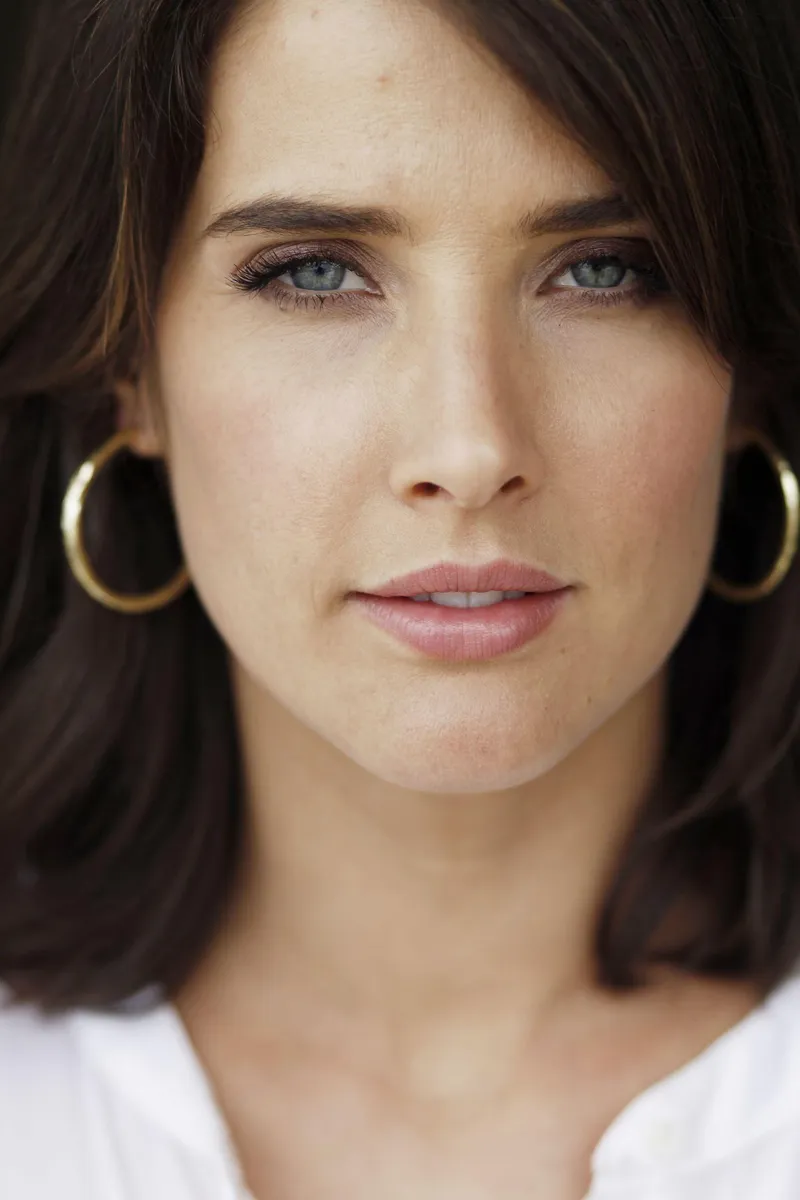 Thumbnail Cobie Smulders: Embracing Beauty and Confidence for PrettyGirls Category