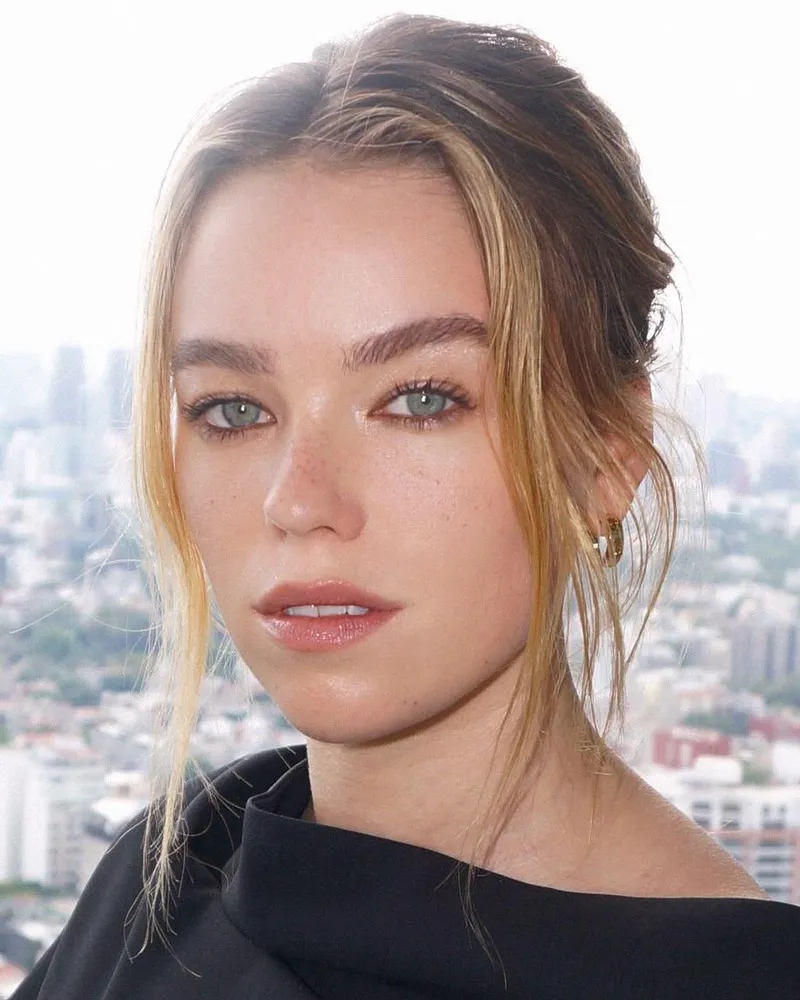 Thumbnail Exploring the Elegance of Milly Alcock in the PrettyGirls Category