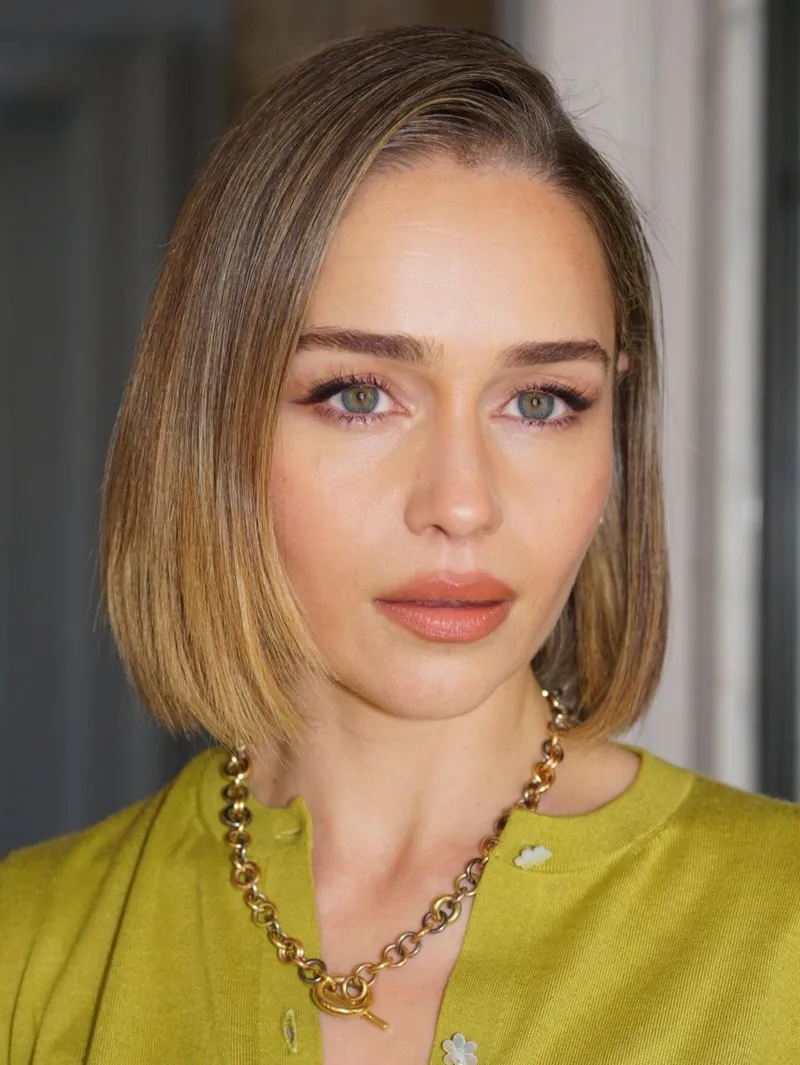 Thumbnail Emilia Clarke: Radiant Charm and Elegance for PrettyGirls Enthusiasts