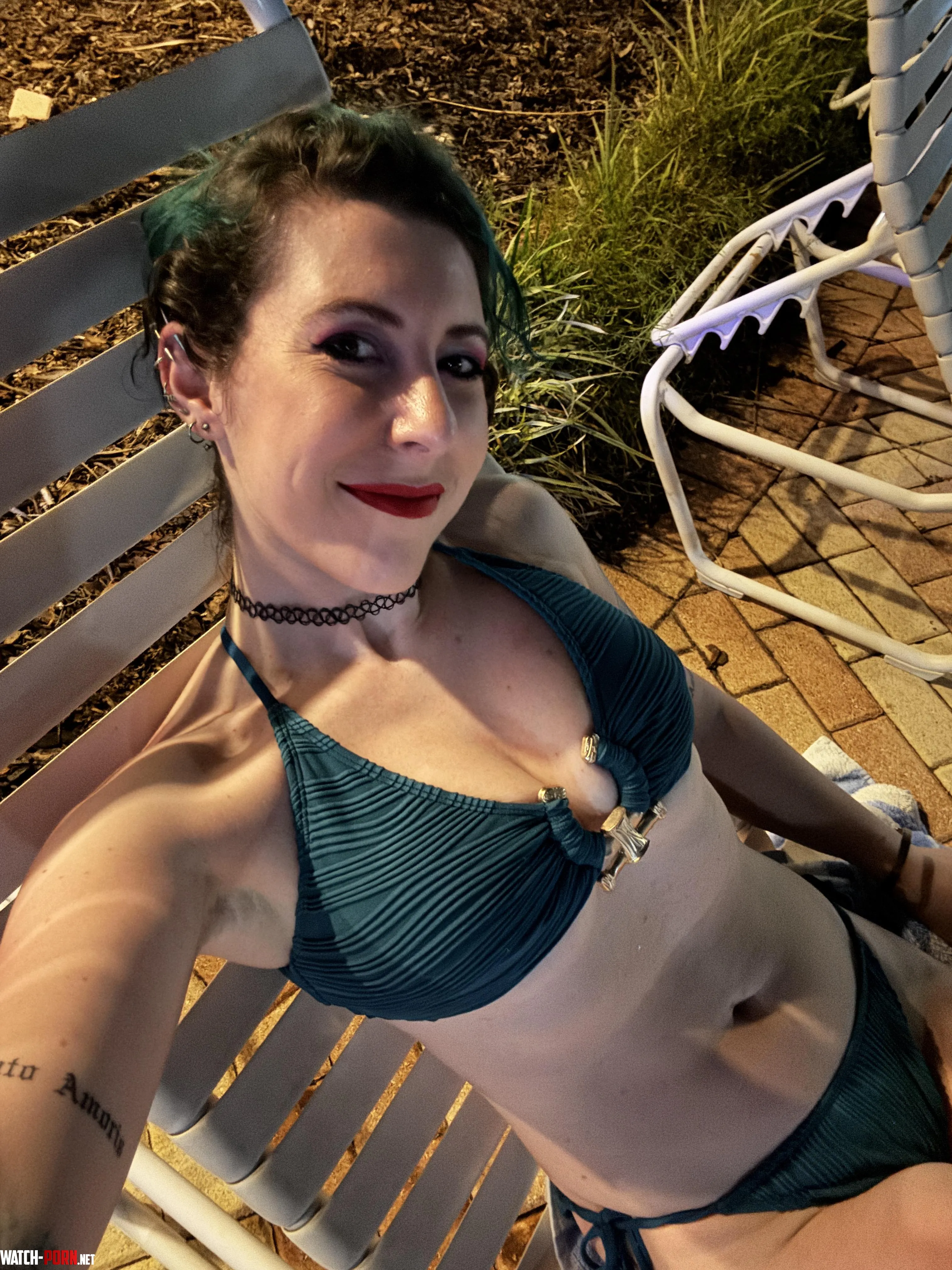 Out at night by sirenskiss3