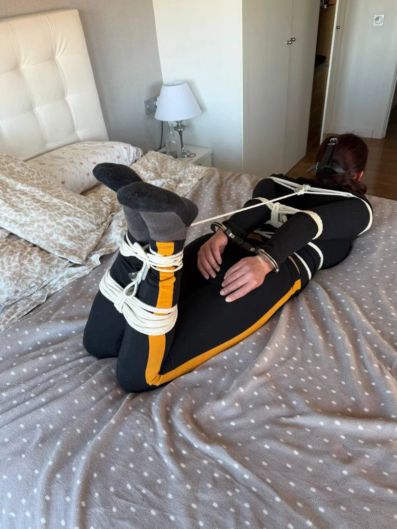 Thumbnail Captivating Tale: Trapped with No Way Out | Author: Laucut