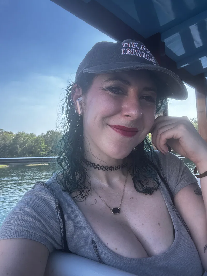 Thumbnail Sensual Tease: Dive into sirenskiss3's Smushed Cleavage | cleavage