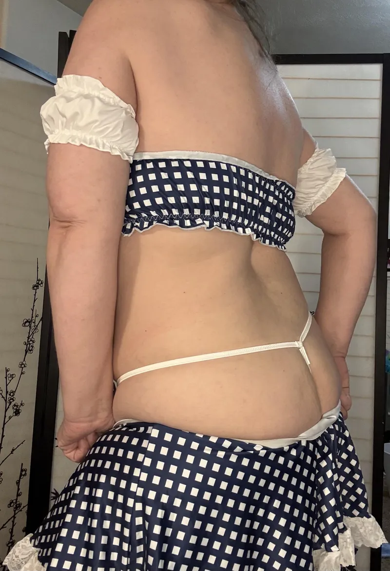 Thumbnail Playfully Sensual: Embracing the Essence of G-strings