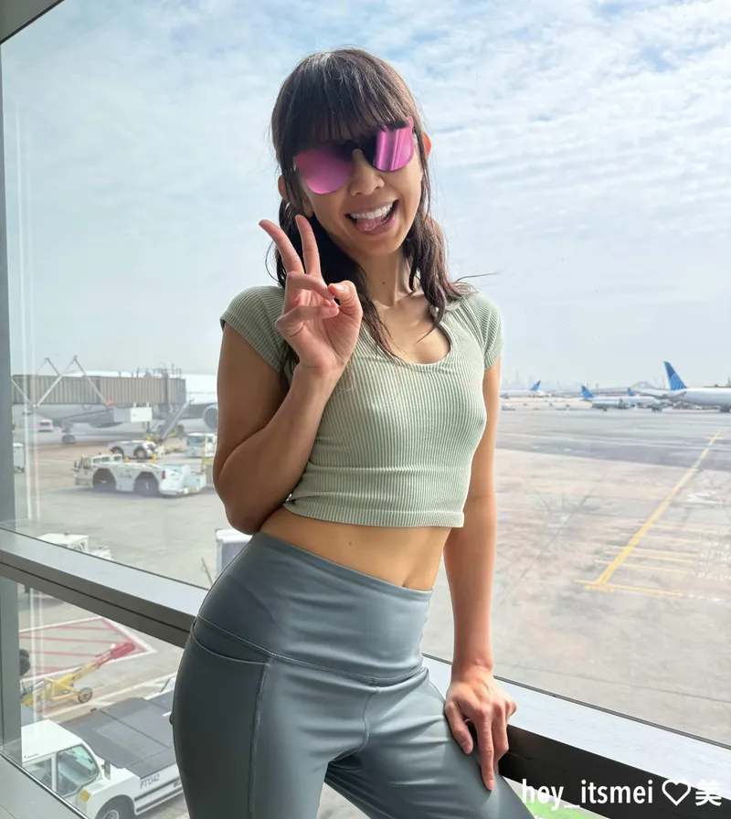 Thumbnail Unexpected Encounters: Saying Hi at the Same Gate by hey_itsmei