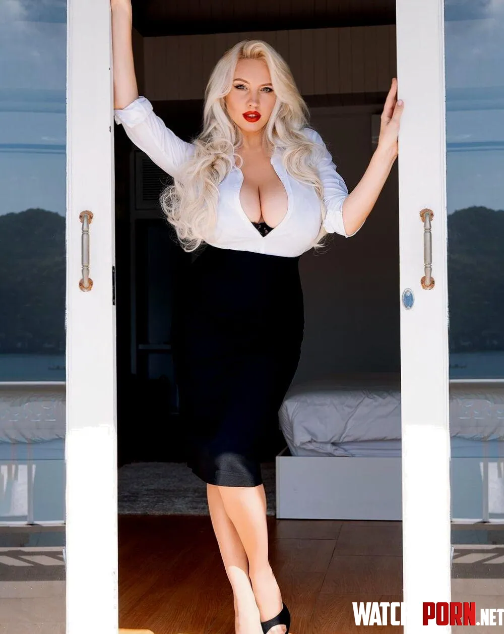 Hey, boss, I've brought the reports you asked for, wait, why are you naked by xxxmoanbabe