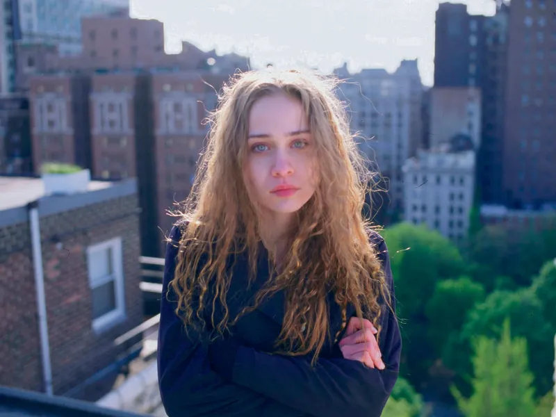 Thumbnail Fiona Apple: Embracing Natural Beauty | PrettyGirls by MrMeesesPieces