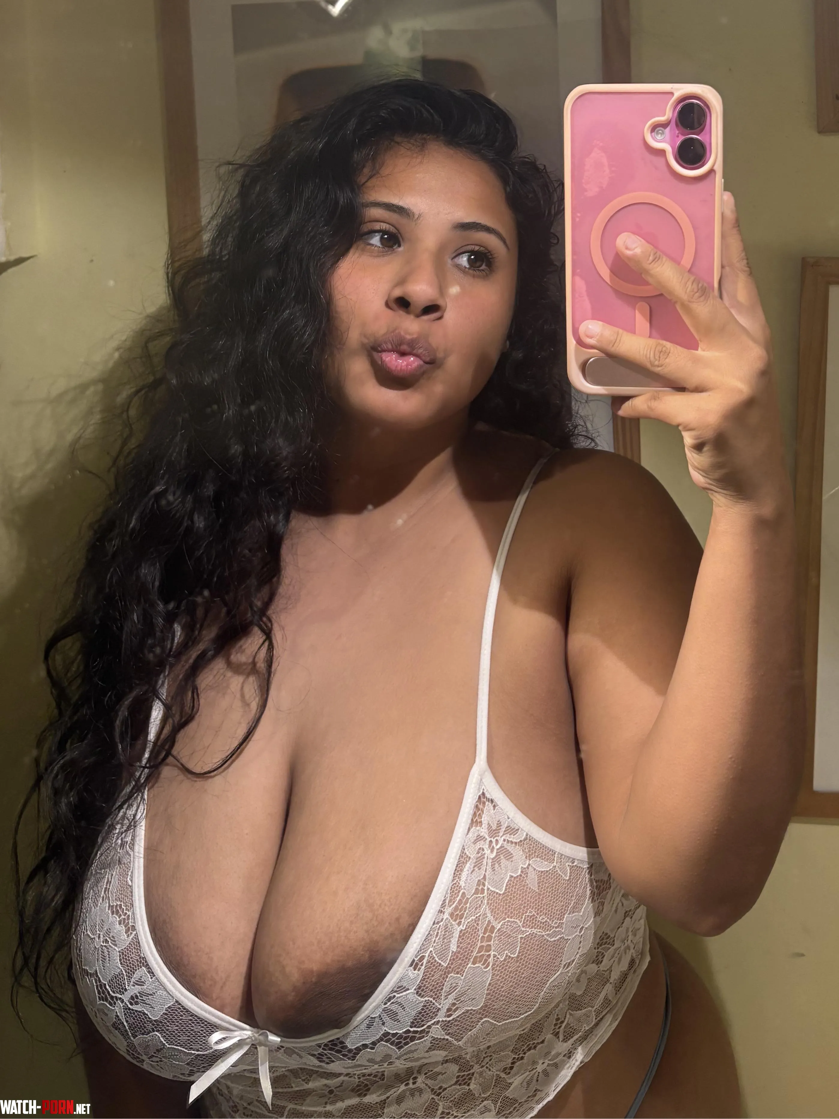 Always peaking out my shirts by maamikaren