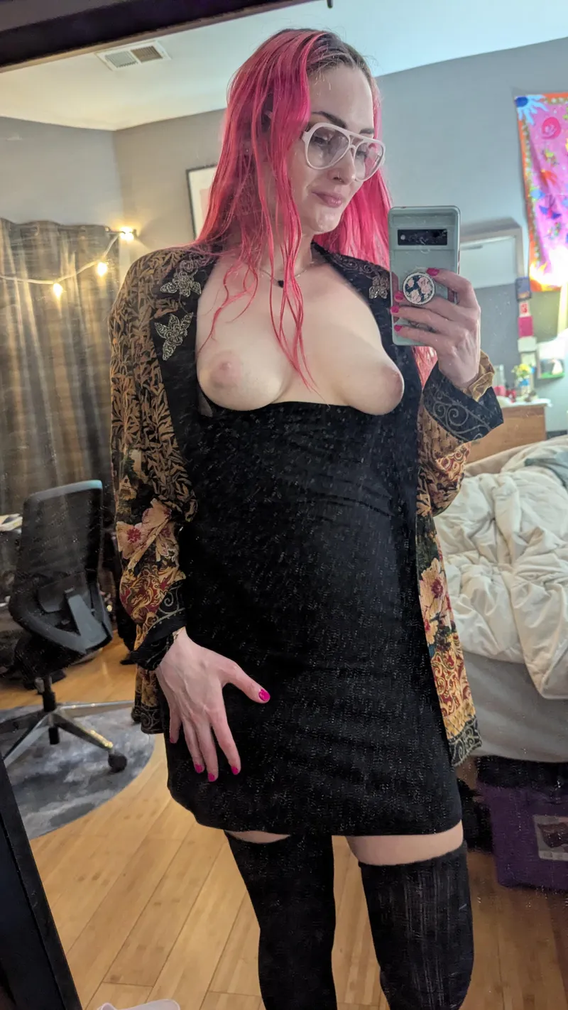 Thumbnail Night Prowling with jennifergwenXOXO: Mysterious Allure