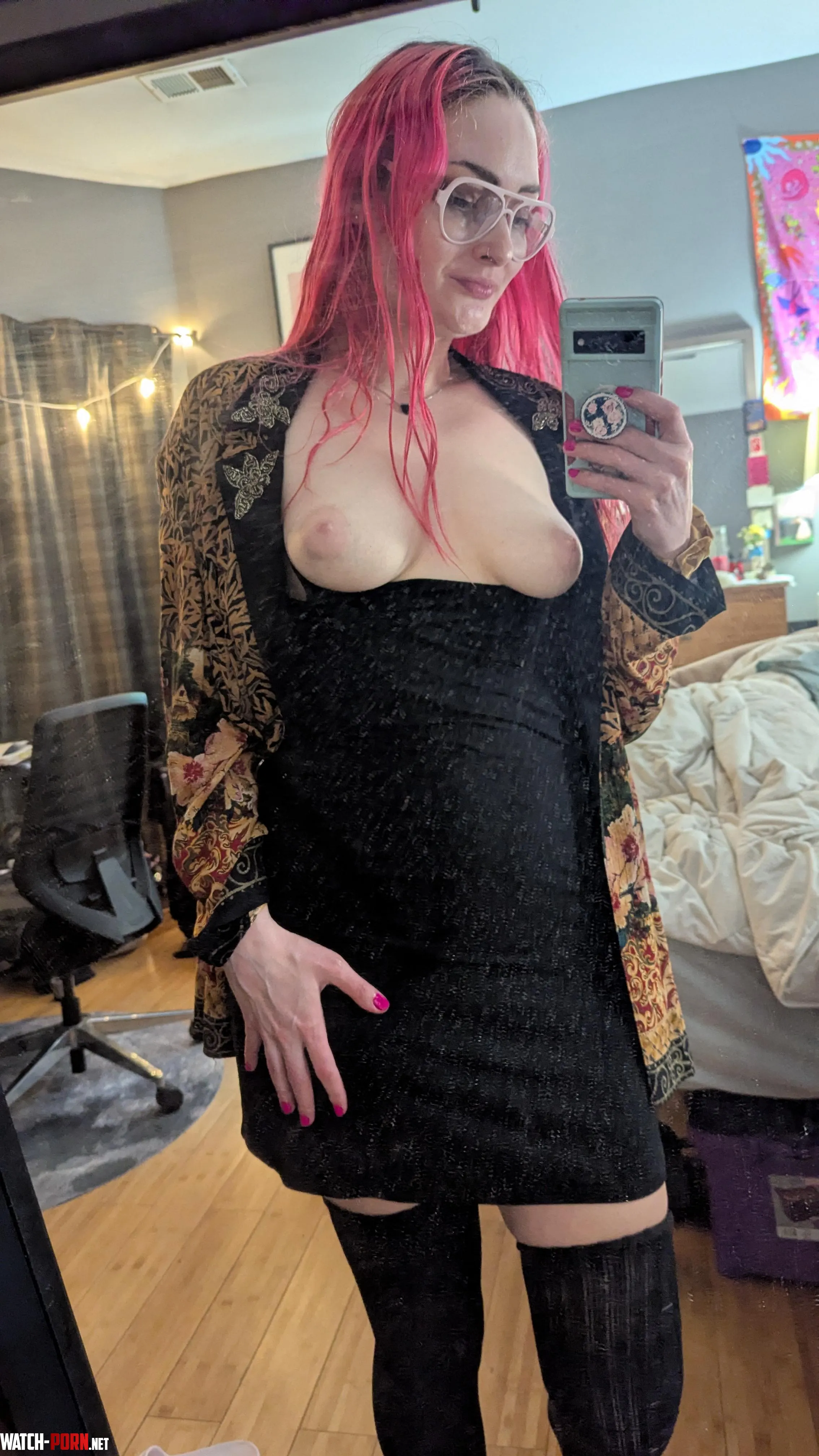 Night prowling hehe mew mew 🐈‍⬛ by jennifergwenXOXO