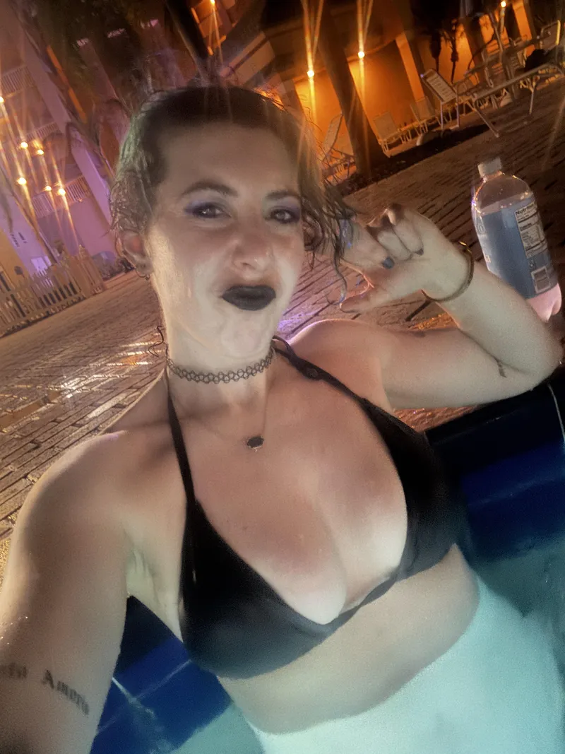 Thumbnail sirenskiss3: Hot, Wet, and Irresistible in Sexy Territory