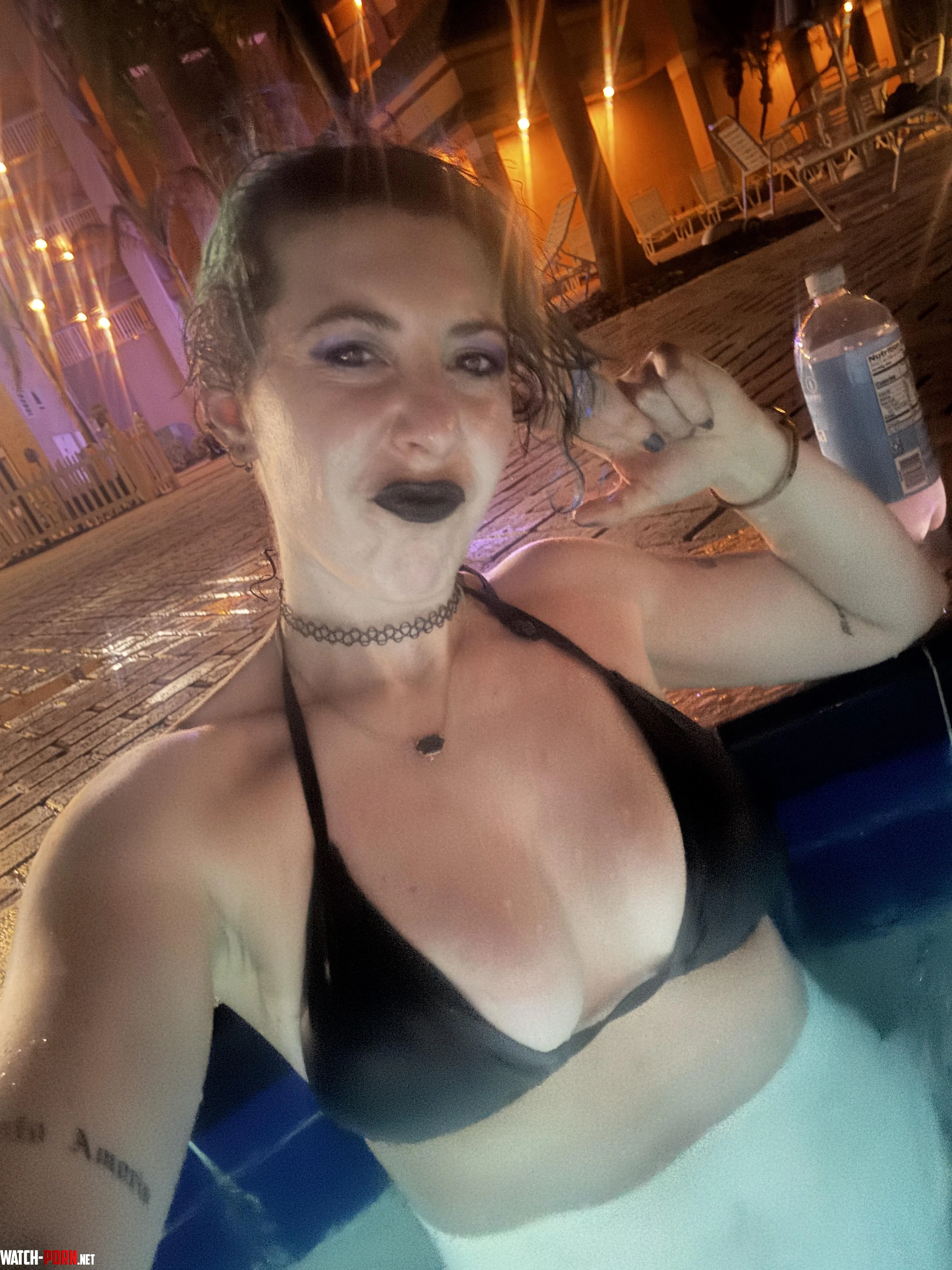 Hot and wet by sirenskiss3