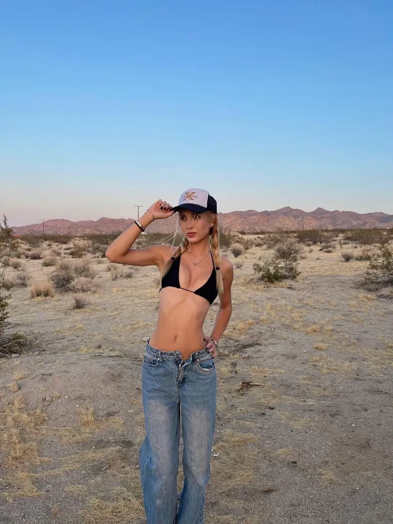 Thumbnail Wanna Pound Me? by Cloudmuseee in Babes Category