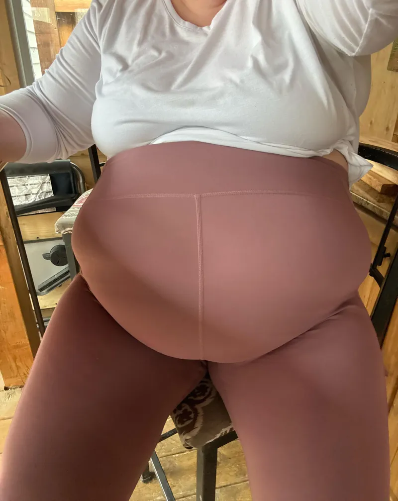 Thumbnail Belly barely fitting into these leggings 😬 by JackieGains