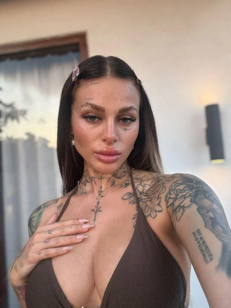 Thumbnail Classy in Every Detail: Exploring Elegance with Missymaccx