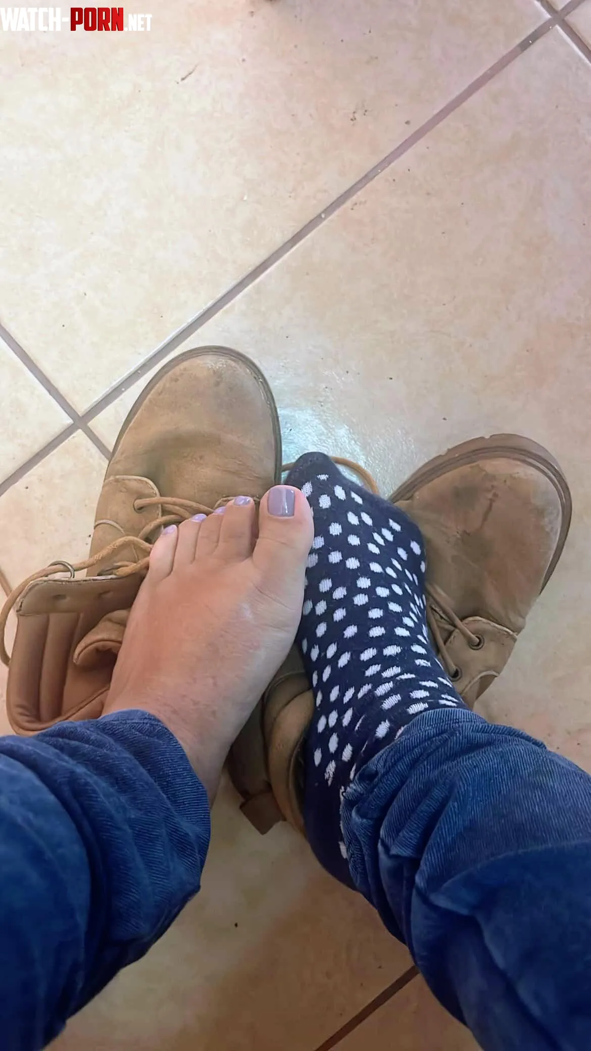 At work. Waiting on someone to make me go fully barefeet by arboldebolas