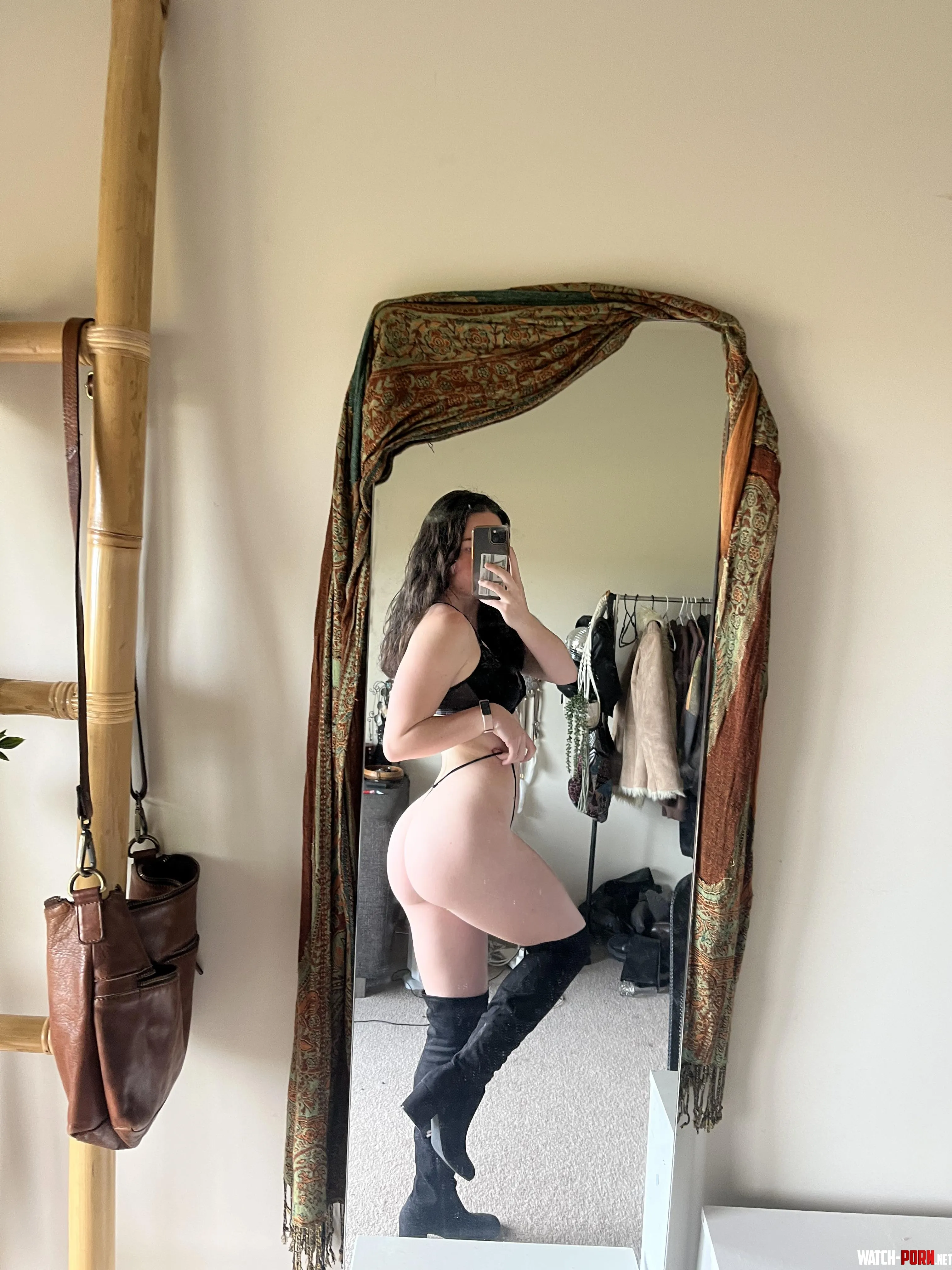 Petite teen is hungry for you! What are u going to do ;) by user0467