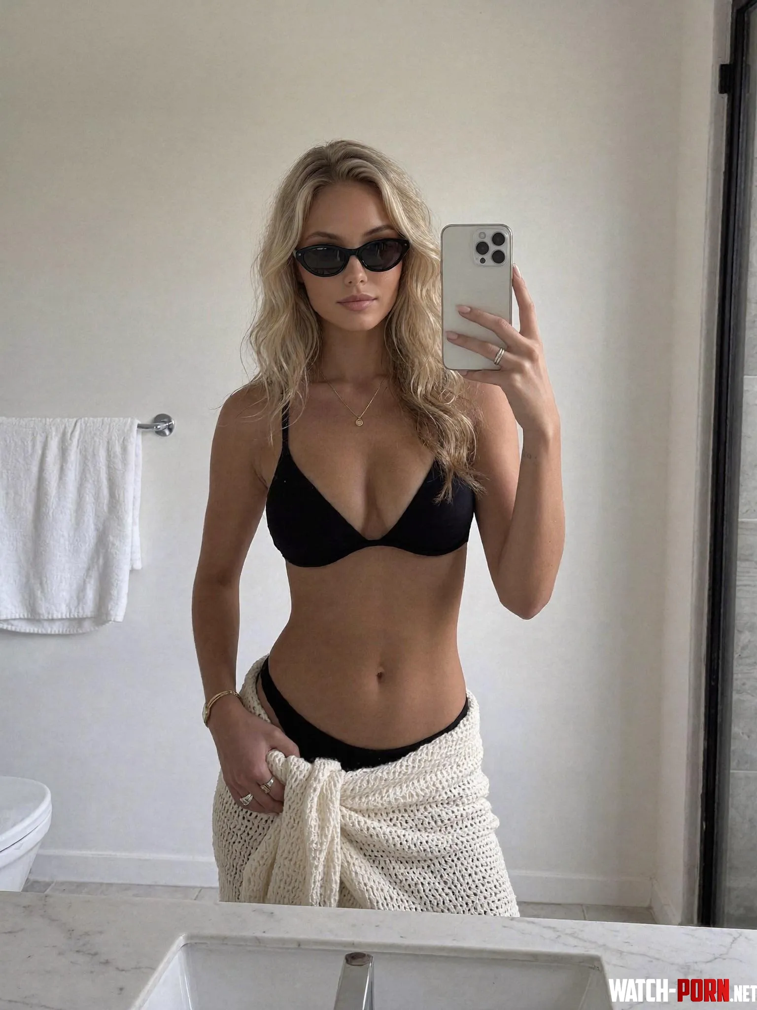 I love black by aurelia_fallen