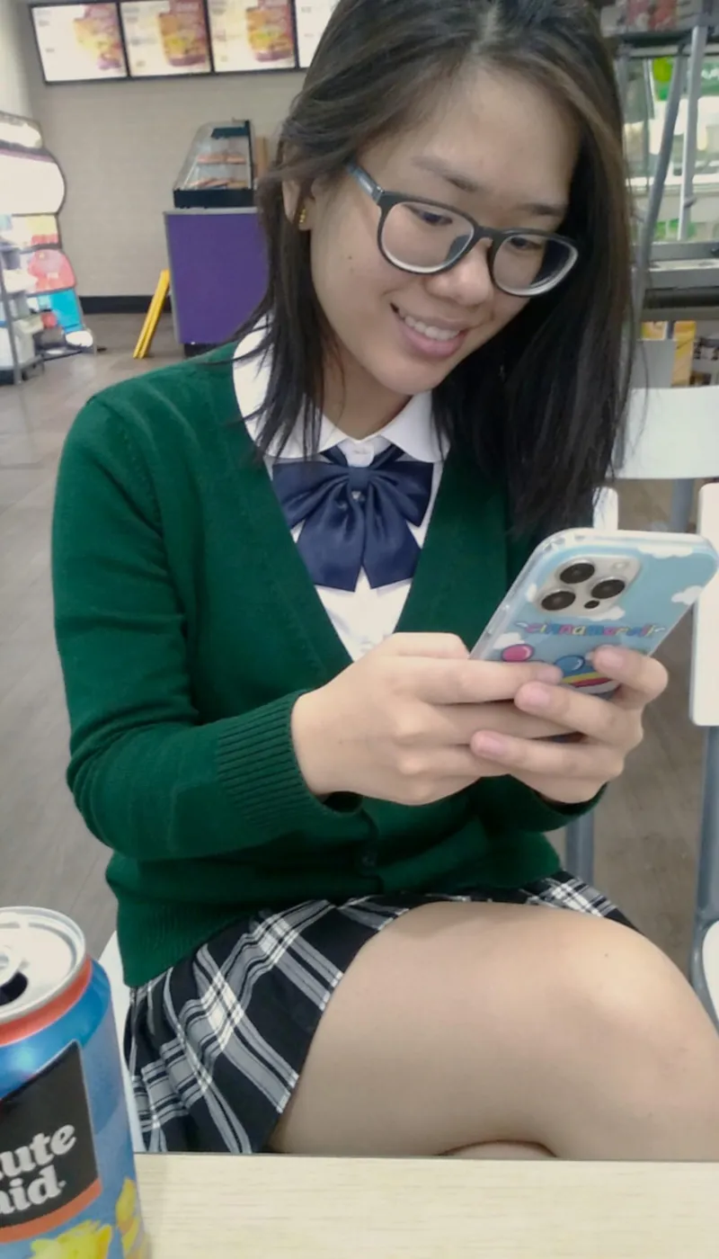 Thumbnail Distracted Delights: A Fun Read by lolidreams