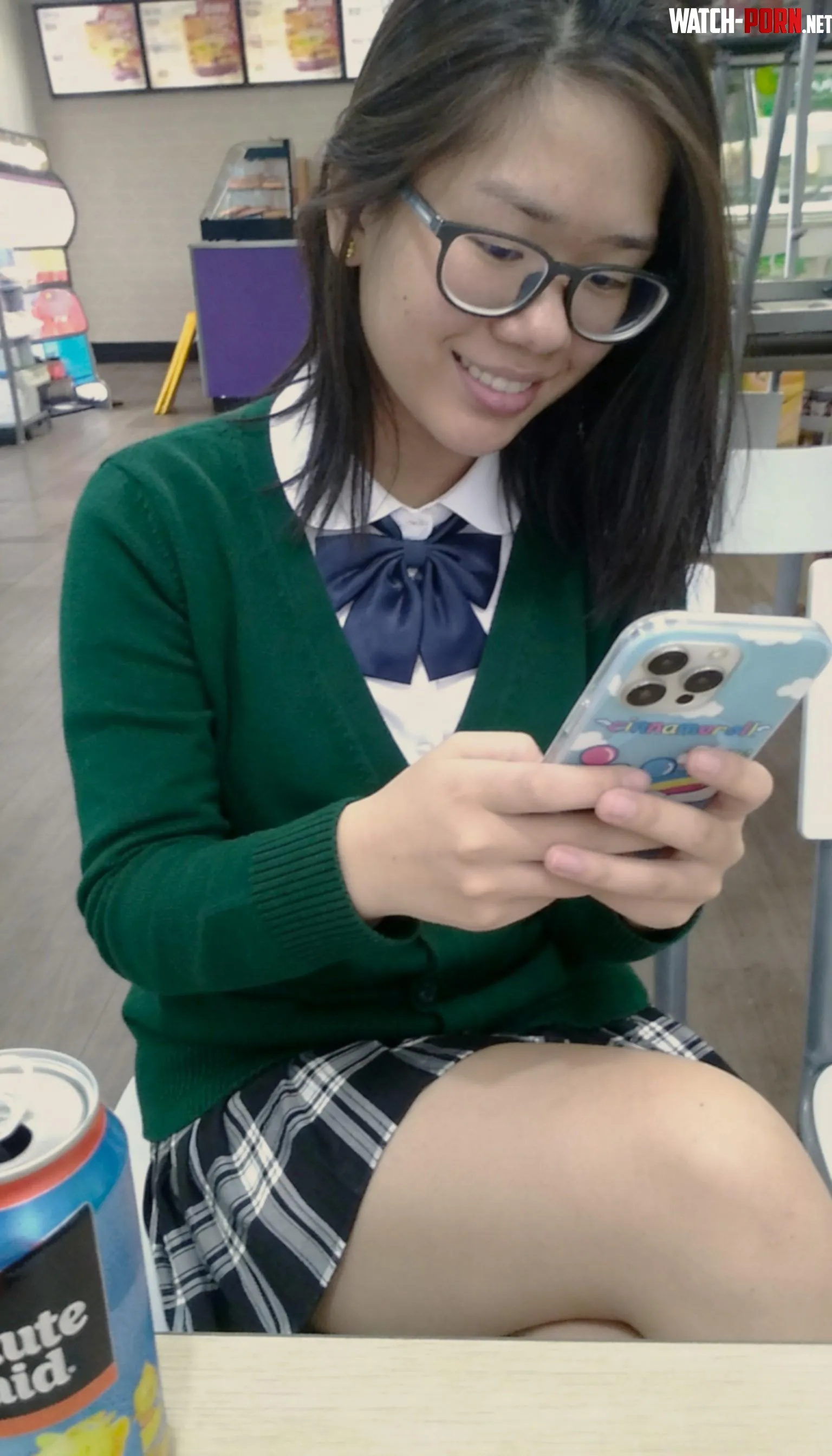 too distracted lol by lolidreams