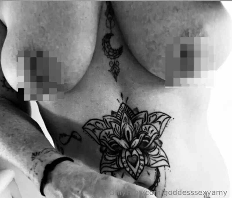 Thumbnail AmyGoddess32 Greets With a Sensual Oh Hello | onlyfanschicks