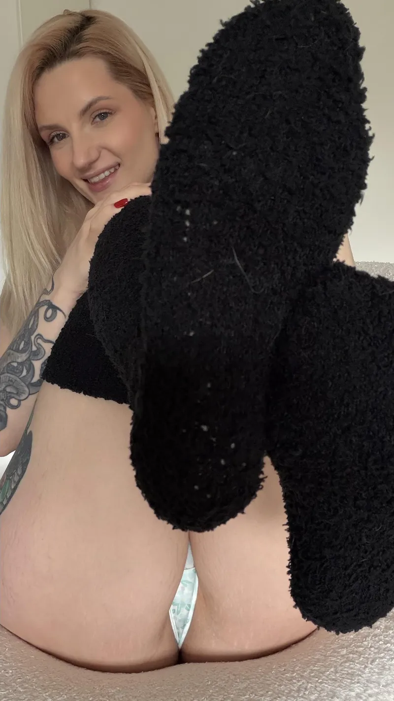 Thumbnail Web3sakura's Captivating [f] Knee-High Socks Delight in socksgonewild